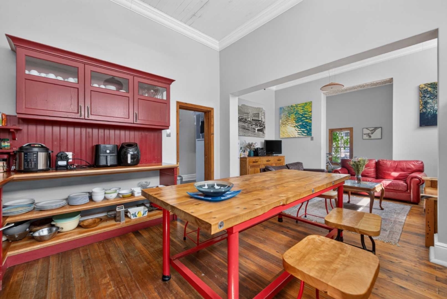 7 Bedroom Property for Sale in Oranjezicht Western Cape